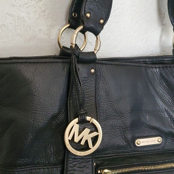Michael Kors Large Leather Austin Bag in Black - Picture 2 of 15